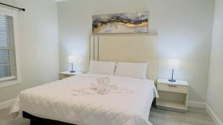 Cozy 1BR Condo with Pool Access Sleeps 4 - 8