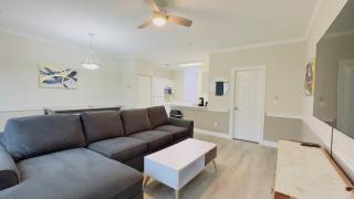 Cozy 1BR Condo with Pool Access Sleeps 4 - 6