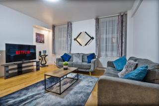 Cambridge Court Spacious 2BR 2BA Flat - 2