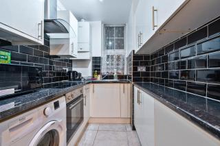 Cambridge Court Spacious 2BR 2BA Flat - 4