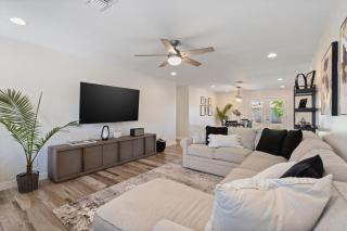 4BR Casita with Pool and Outdoor Big Screen - 4