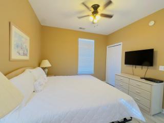 Fairway Nest Getaway 2BR condo at River Oaks - 1