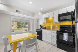 Ground Level 2bedroom Apartment near beach - 0