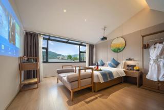 柯梵酒店 - Approximately 3 kilometers from the East Gate of Zhangjiajie National Forest Park - Free one-way pick-up or drop-off service for over 3 nights - English speaking customer service - 9