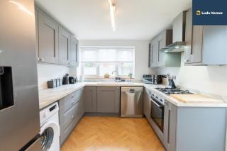 LONG TERM - Comfy Home - Cls to hospital - Sleeps 7 - wParking - 1