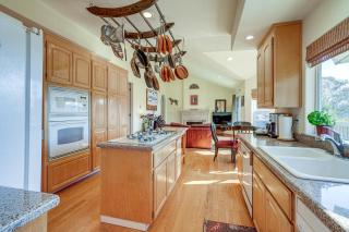 Mtn Views and Hot Tub 4,300-Sq-Ft Oakland Retreat - 1