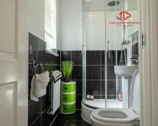 Luxury 5BR House with Jacuzzi plus Gym - 1 BR Garden Self-Contained Suite in Garden -booked separately- - 4