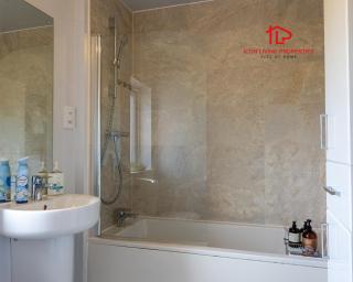 Luxury 5BR House with Jacuzzi plus Gym - 1 BR Garden Self-Contained Suite in Garden -booked separately- - 4