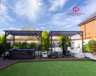 Luxury 5BR House with Jacuzzi plus Gym - 1 BR Garden Self-Contained Suite in Garden -booked separately- - 3