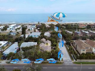 2 Minute Walk to Beach & Downtown! - Cocoa Beach - 3