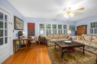 Charming Saugatuck Getaway by Lake & Shops - 4