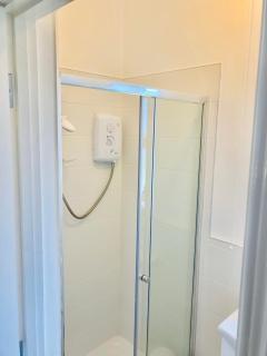 1 Bed Flat - Sleeps 2 -- Parking - Garden - 1