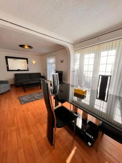 Stylish Home to rent 100m from the Etihad and CoOp Live - 6