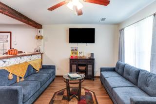 Game Day Getaway! Home with Yard, 4 Mi to Ole Miss - 5