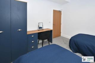 2 Bedroom Central Stay - 4