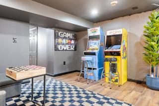 5BR/3BA*Game Room*FirePit*Theater*3 mins to ARK! - 2