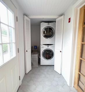 Hamptons Cottage, Sleeps 7 - 9