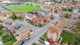 Sleek 4-BR Home in Romford with Garden Fast Wi-Fi & Parking - 5