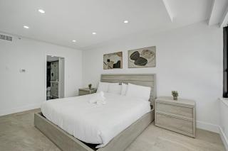 Modern 4BR with Ocean Views Pools and Direct Beach Access 717 - 6