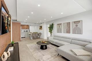 Modern 4BR with Ocean Views Pools and Direct Beach Access 717 - 0