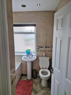 Beautiful & Spacious 6 bedroom house - 9