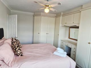 Beautiful & Spacious 6 bedroom house - 4