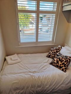 Beautiful & Spacious 6 bedroom house - 1