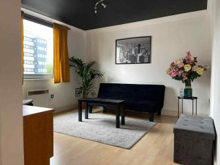 Stilish Broadway Apartment - 0