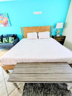 2 Minute Walk to Beach & Downtown! - 0