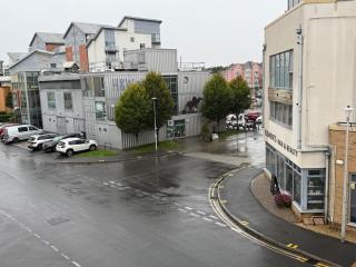 Harbour-View 2-Bed-Serviced Apartment with Parking - 6