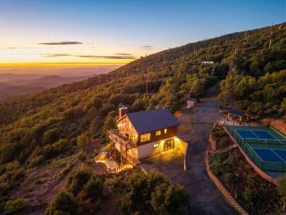 Wild Moon Ranch Pickleball, Cedar Tub & Views - 4