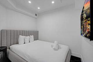 Miami Beach Paradise 4BR Stylish condo with Resort Perks 1007 - 2