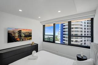 Miami Beach Paradise 4BR Stylish condo with Resort Perks 1007 - 6