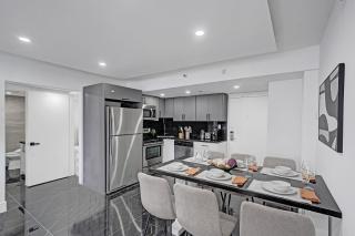 Miami Beach Paradise 4BR Stylish condo with Resort Perks 1007 - 1