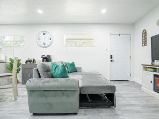 Dora's Haven Getaway-Cozy 1Bedroom with Boat or Camper Parking- Free - 8