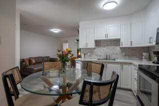 Stylish 3BR in Montreal Village - 2
