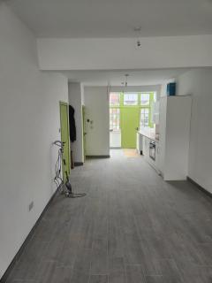 Main Wasall High Street flat above shop - 0