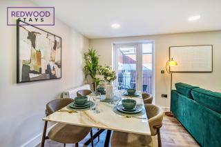 Brand New Town Center, Free Fast WiFi, Balcony By Redwood Stays - 7