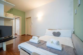 Duomo 10 minutes away Spacious 5 pax balcony wifi AC - 5