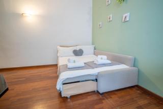 Duomo 10 minutes away Spacious 5 pax balcony wifi AC - 1