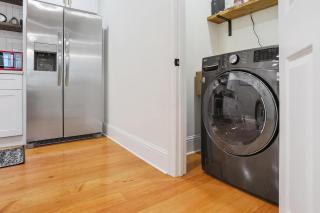 Modern 3BR home w parking near Superdome - 3
