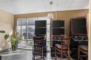 Best Western Plus Airport Inn & Suites - 6
