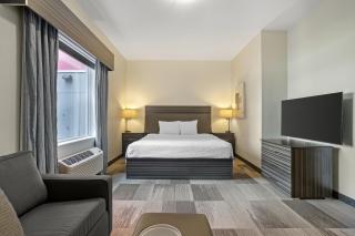 Best Western Plus Airport Inn & Suites - 3