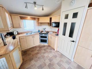 2 Bedroom Caravan FB5, Fairway, Sandown, Isle of Wight, Free Wifi - 6