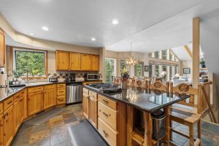 Creekside Retreat Hot Tub + Game Room - 2