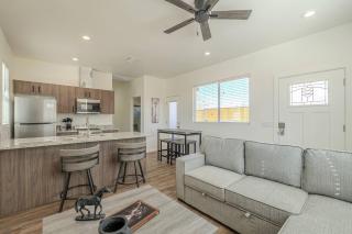 Modern Updated Central Bungalow - 6