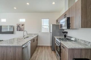 Modern Updated Central Bungalow - 2