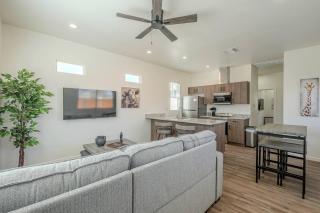 Modern Updated Central Bungalow - 7