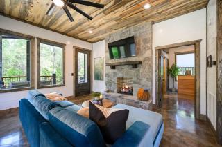 New At Ease Honeymoon Cabin Hot Tub Romantic -  - 5