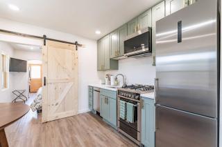 Downtown Bungalow -duplex - Ev Charger - 3